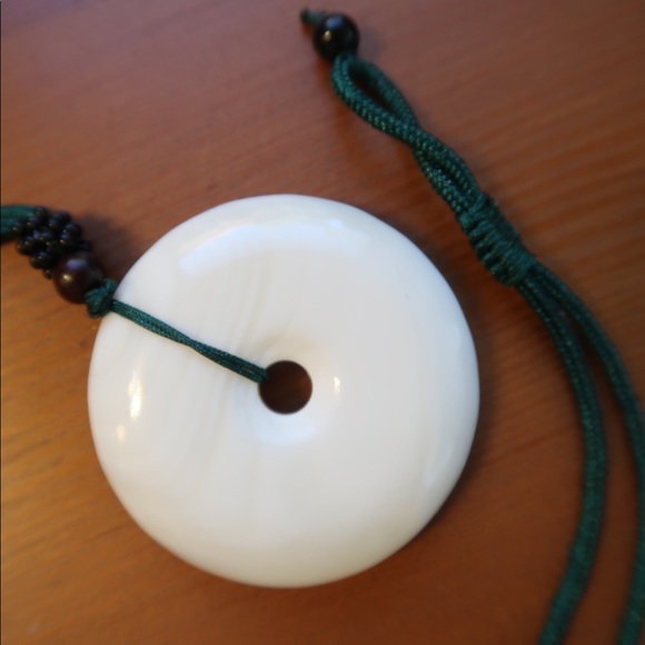 Necklace-faux white jade - Picture 6 of 8